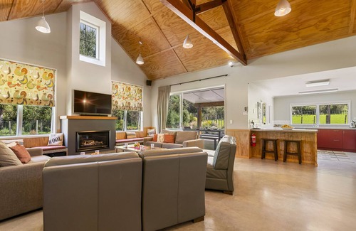 Lake Okareka House | The Red Barn - Lake Okareka Holiday Home