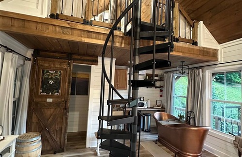 Williamson Ski Chalet | The Red Dog Chalet Couples Retreat w/Hot Tub