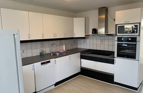 Rodbyhavn Villa | The RED House, Rødbyhavn. 3BR, Fast Fibernet, Only 5 mins from Femren Project.