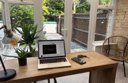 Bicester House | The Redwing Retreat Bicester Village Free Parking Whole House & Garden