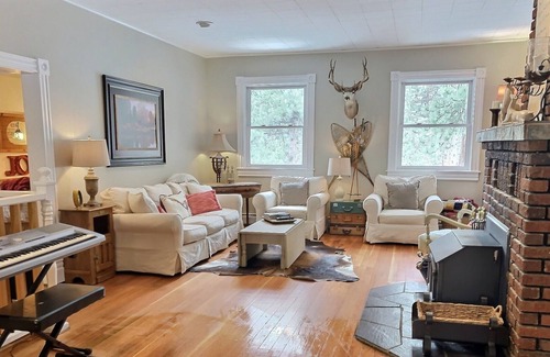 Evergreen Cabin | The Refuge - Cabin Close to Lake & Town