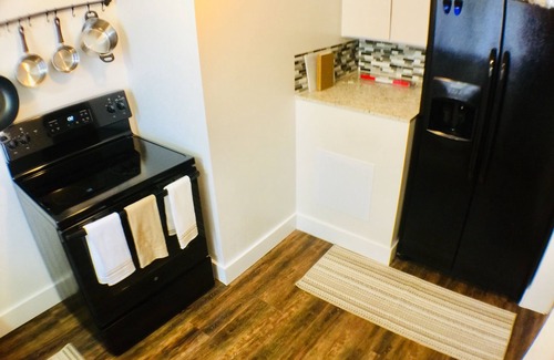 Lake Stevens House | The Retreat - 2 Bedroom 1 Bath! Over 1k square feet!