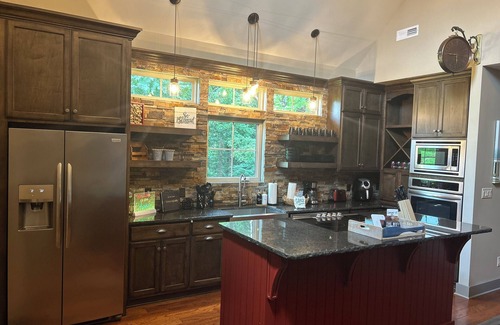Lucas House | The Retreat at Eagles Landing. Cozy cabin in a beautiful and gated neighborhood,