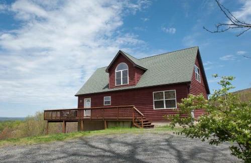 Berkeley Springs House | The Retreat at Upland Trail -Private 3BR