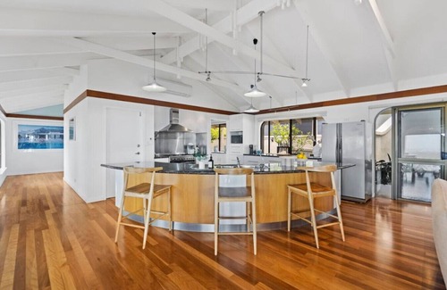 Tallai House | The Retreat Gold Coast + Panoramic Views Sleeps 25