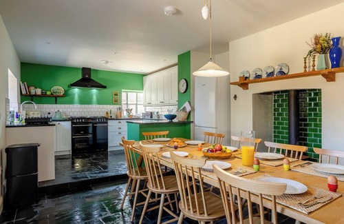 Burton Bradstock Cottage | The Retreat - M555306