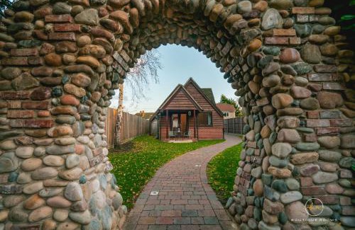 Great Paxton Apartment | The Retreat Sauna & Hot Tub Boutique Rooms