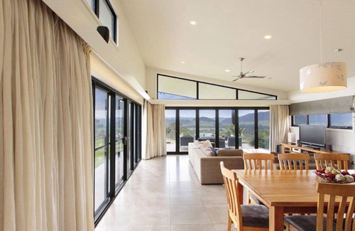 Gloucester House | The Ridge House, TOP NOTCH