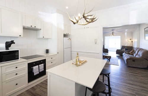 Faulkland House | The Rise Longford Farmhouse
