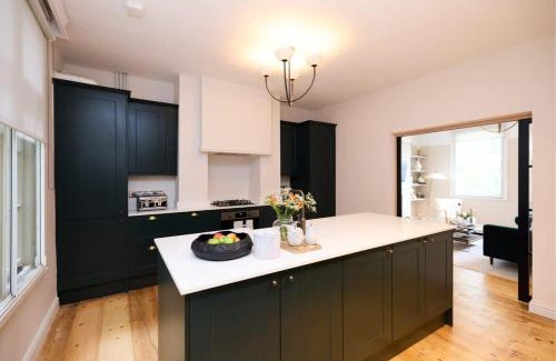 Arbury House | The River Cam Hideaway - Fabulous 6BDR House with Garden plus Terrace