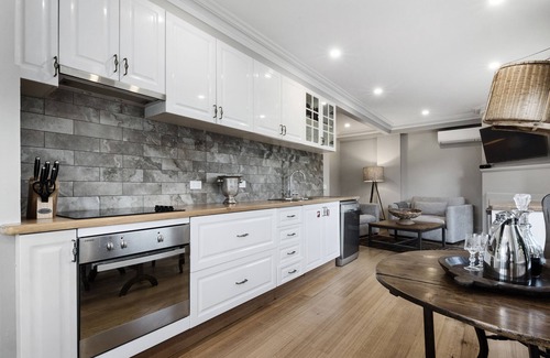 Sandy Bay Bed & Breakfast | The Rivulet