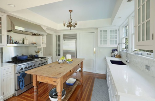 East Patchogue House | The Robinson Estate w/Greenhouse, Inground Pool family & pet-friendly