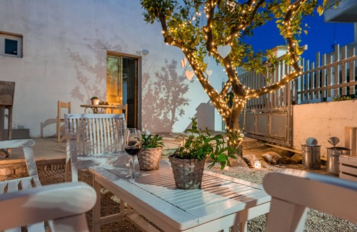 Felline House | The Room of Felline 102 with Private Garden