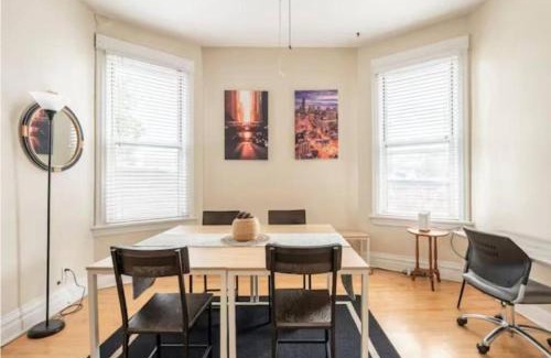 Roscoe Village Apartment | The Roscoe Village Guesthouse