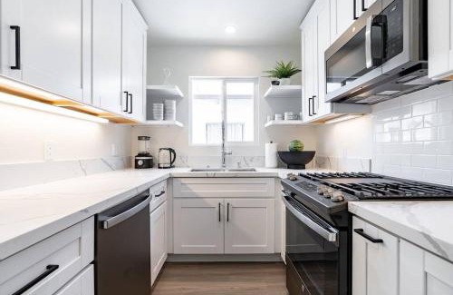 Beach Barber Tract House | The Rosemont II - La Jolla Luxury