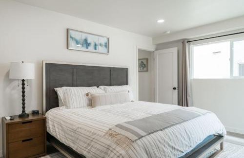 Beach Barber Tract House | The Rosemont III - La Jolla Luxury