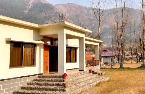 Balakot Resort | The Round Bed Cottage At Country Club Balakot