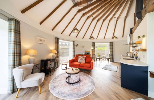 Dunkeld Cottage | The Roundhouse - a cottage that sleeps 2 guests in 1 bedroom