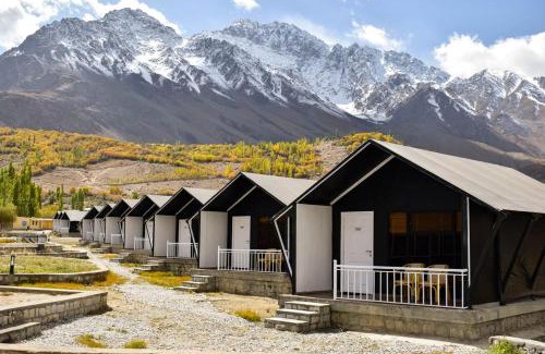 Azad Kashmir Resort | The Rover by Roomy, Phander