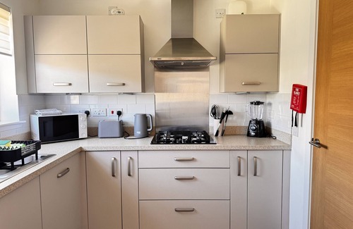 Kinghorn Cottage | The Rowan Nook - sleeps 8 guests in 3 bedrooms