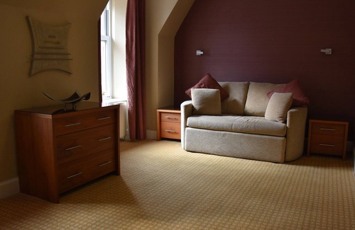 Cronberry Hotel | The Royal Hotel