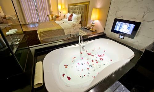 Zhuhai Hotel | The Royal Pinnacle Hotel