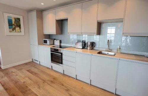 Ramsgate Apartment | The Royal Suite- Harbour Views- Ramsgate