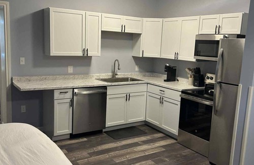 Renick Apartment | The Rustic Railroad Studio 5 Min to HWY 63 Kitchen + Washer/Dryer