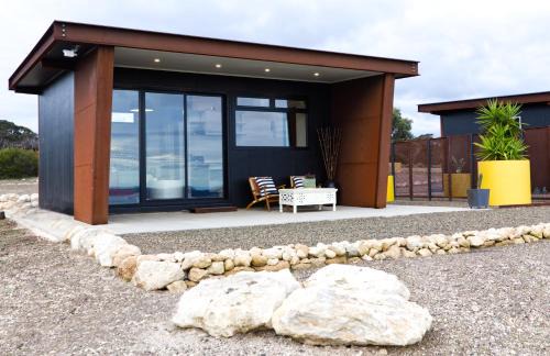 Dudley West House | The Rusty Kangaroo - Premium Couples Retreat - Spectacular Ocean View - Great Hosts