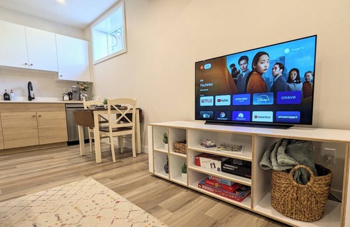 Saskatoon House | The Sage: modern comfort in beautiful Buena Vista