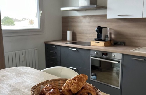 Saint-Cyr-l'Ecole Apartment | The Saint-Cyrien smile! Near Versailles and Saint Quentin en Yvelines.