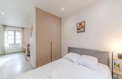 Sainte-Foy-les-Lyon Apartment | The Sainte Marguerite - Charming 2-person apartment in Sainte-Foy-lès-Lyon