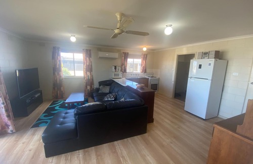 Melville House | The Salty Seabreeze- Dog friendly! Off Peak Special!