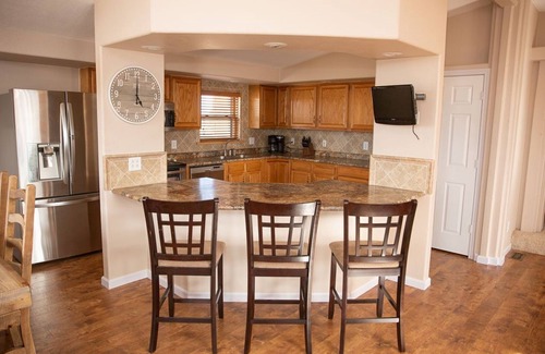 Whitetail House | The "Sandhills Oasis" Lakehouse @Lake Mac- Sleeps 15, Minutes from the Lake!