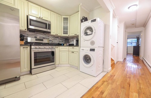 Crown Heights House | The Schenectady House - Unit 1/Executive Room/Private Bath