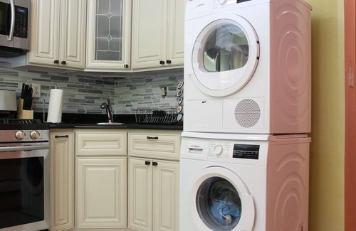 Crown Heights House | The Schenectady House Unit 1/Standard Large Room/Shared Bath & Common Areas