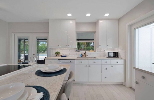 Naples Park House | The Sea Breeze Bungalow