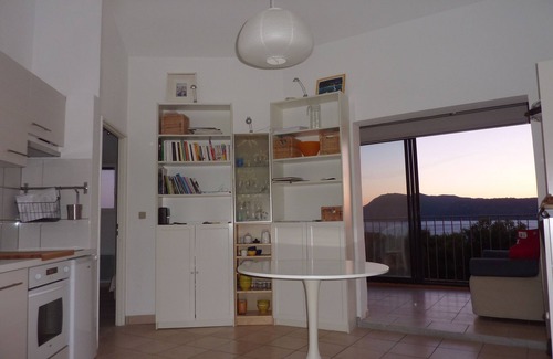 Saint-Mandrier-sur-Mer Apartment | The sea without a car! 2 e-bikes for rent, sublime view, 40m2