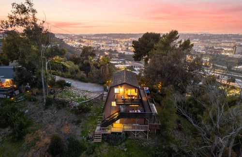 Mission Valley East House | The SeaBarn: Stargazing Hot Tub & Vista Views