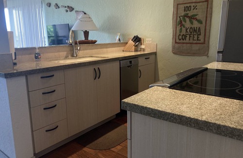 Historic Kailua Village Condo | The Seaview at Kona Pacific, 5th floor, Ocean view, 1 Bed/2 Bath