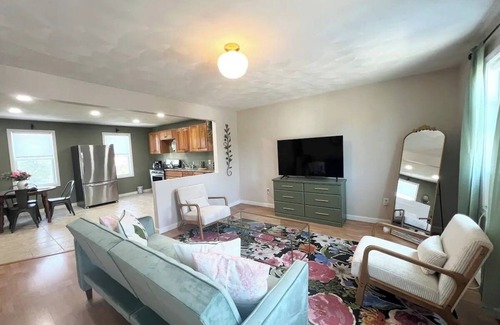 Bristol Apartment | The Secret Garden - King Bed, Pets Welcome!