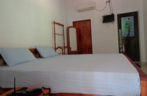 Hingurakgoda Hotel | The Senaro Holiday Inn