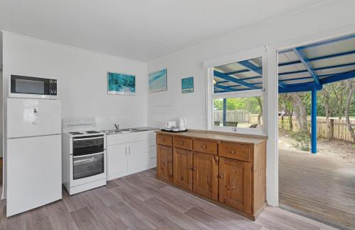 Rainbow Beach House | The Shack Rainbow Beach - Pets Welcome - Fully Fenced - Close to Beach