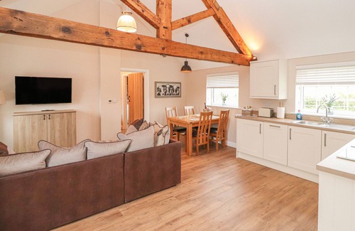 Wimbolds Trafford Cottage | THE SHIPPON, family friendly, character holiday cottage in Chester