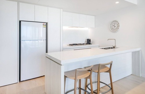 Broadbeach Apartment | The Signature - Brand New Ocean View 2BR Unit Parking/InfinityPool