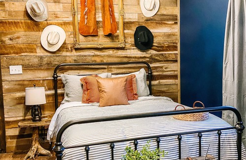 Lynchburg Other | The Silos at Promise Manor "Duke". Farm stay mins from historic Lynchburg, TN.