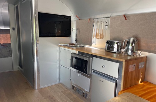 Monyash House | The Silver Spirit - 1964 Iconic American Airstream