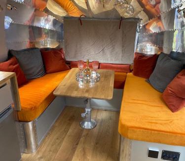Monyash Apartment | The Silver Spirit