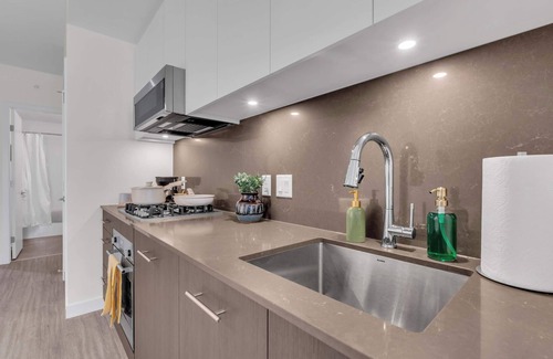 Eau Claire Apartment | The Silverwood Corner DT | Steps to Riverwalk