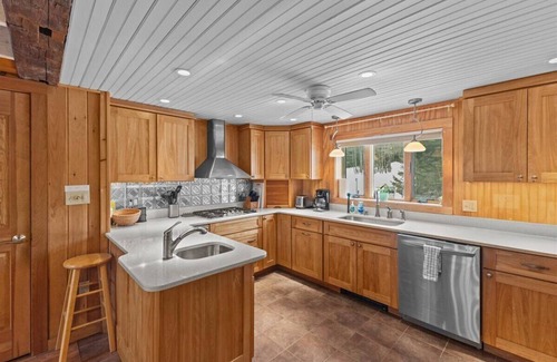 Eastern Vermont House | The Ski Barn-Restored Historic Home Near Stowe/Jay